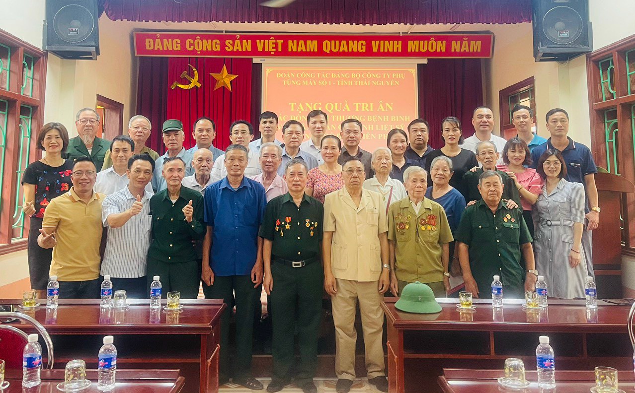26/04/2024: ĐOÀN CÔNG TÁC ĐẢNG BỘ CÔNG TY CỔ PHẦN PHỤ TÙNG MÁY SỐ 1 TẶNG QUÀ TRI ÂN CÁC ĐỒNG CHÍ THƯƠNG BỆNH BINH VÀ THÂN NHÂN GIA ĐÌNH LIỆT SỸ NHÂN DỊP KỶ NIỆM 70 NĂM CHIẾN THẮNG ĐIỆN BIÊN.